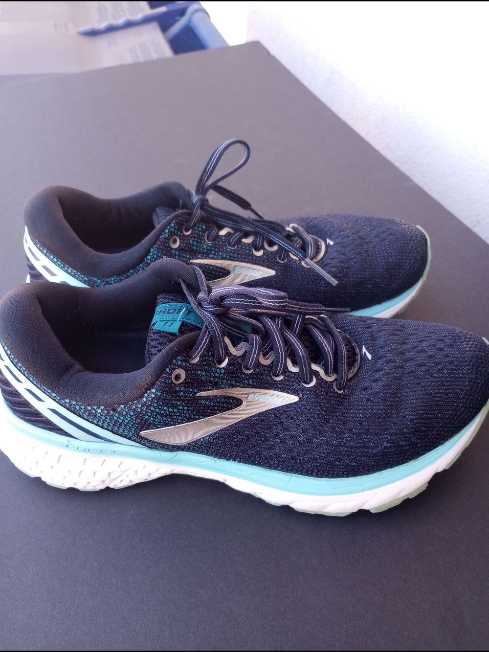 Brooks Ghost II Women's Running Shoes - Navy with Teal Accents. Size 8.5
